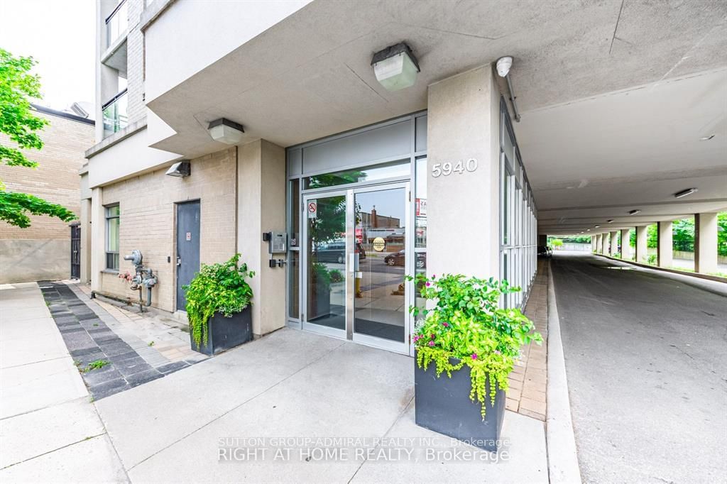 5940 Yonge St, unit 512 for sale