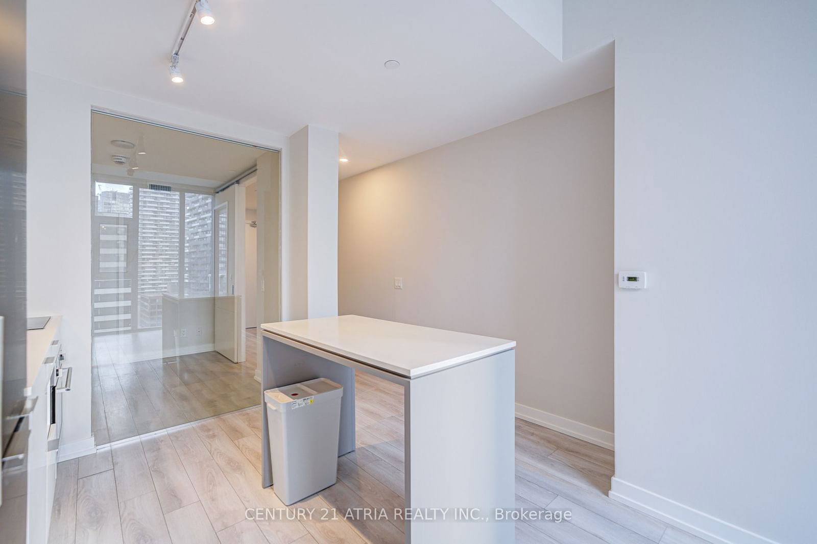 33 Helendale Ave, unit 1106 for rent