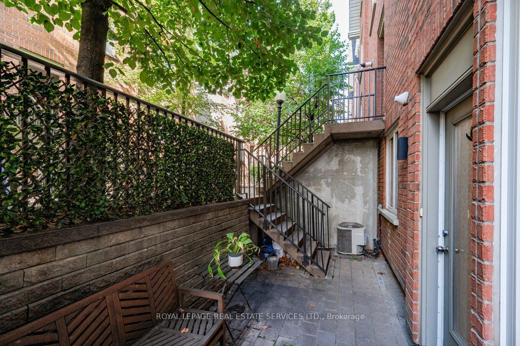 10 Douro St, unit 521 for rent