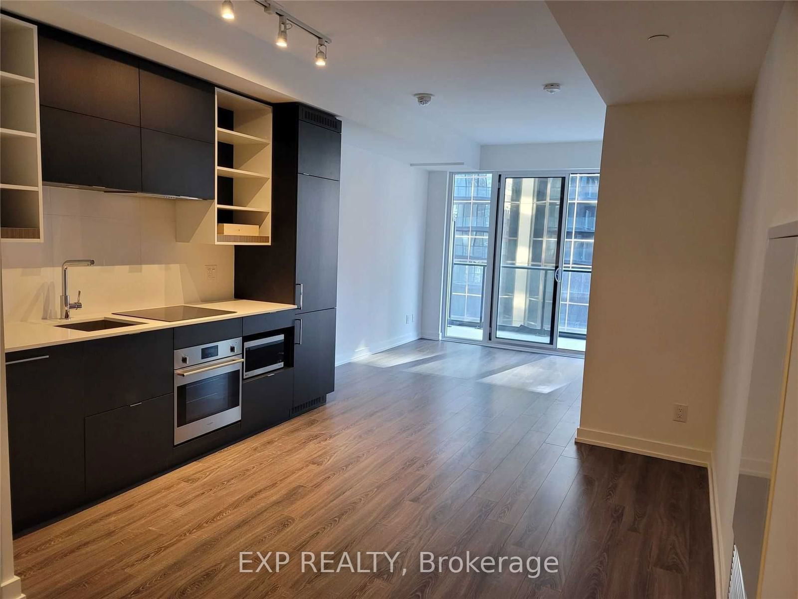 20 Edward St, unit 607 for rent