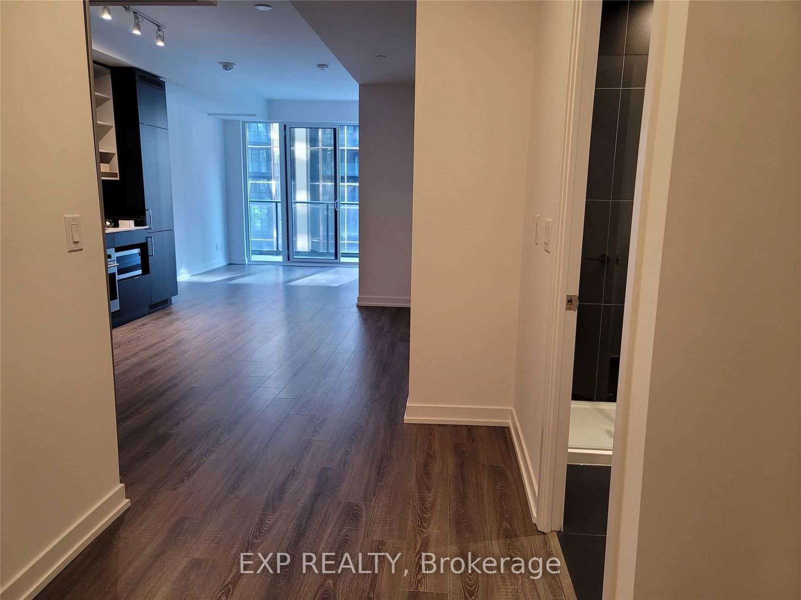 20 Edward St, unit 607 for rent