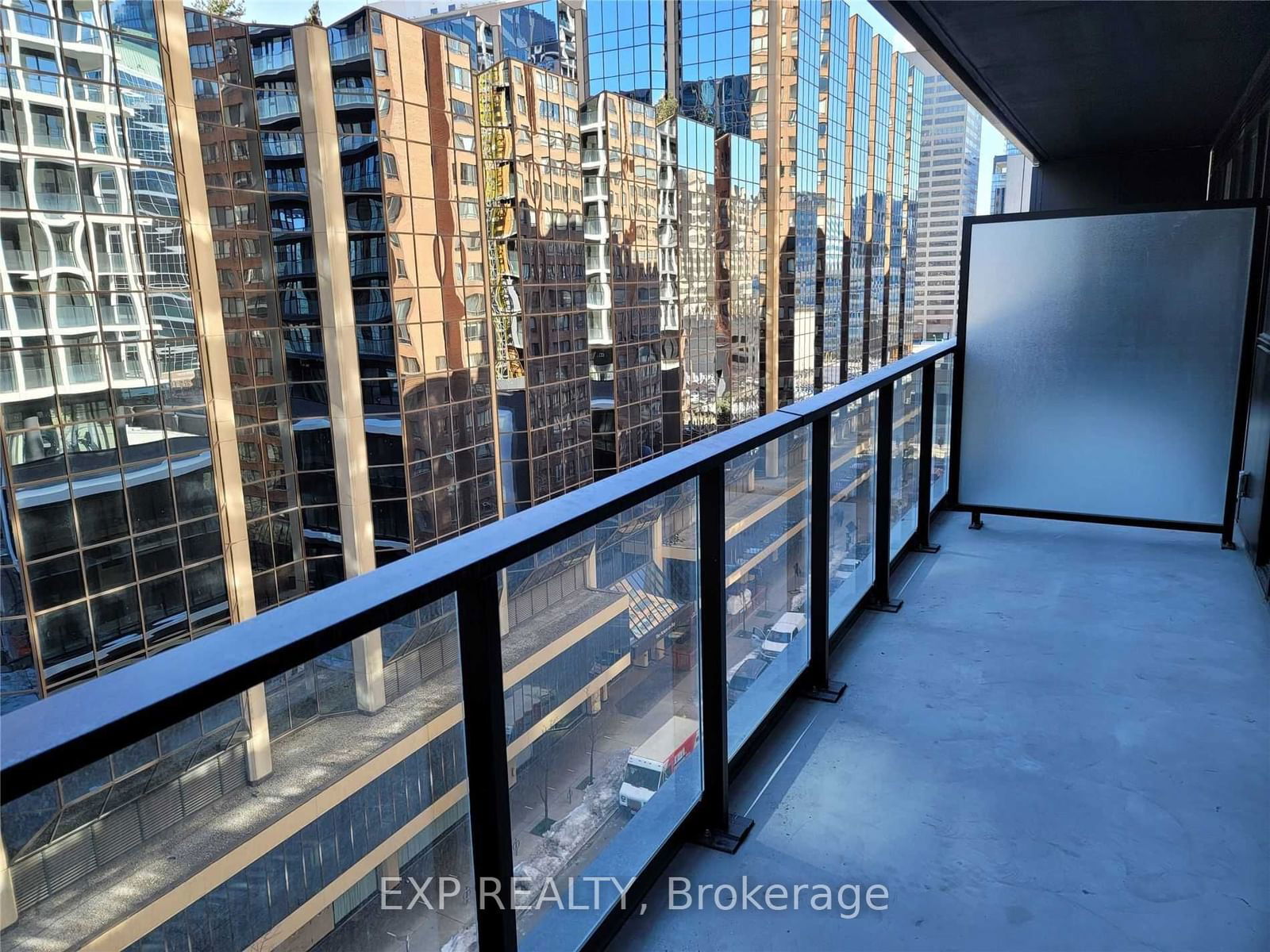 20 Edward St, unit 607 for rent