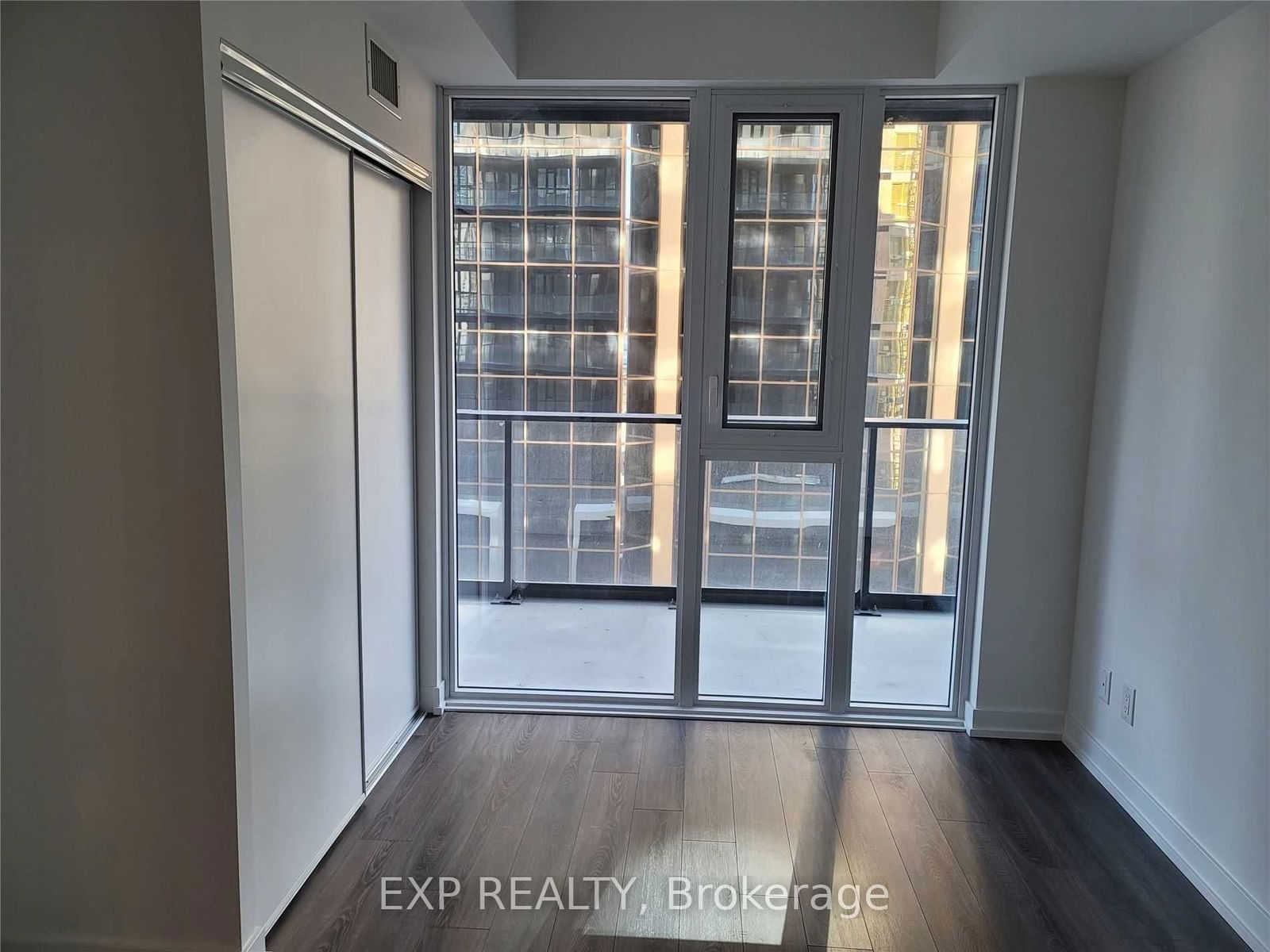 20 Edward St, unit 607 for rent