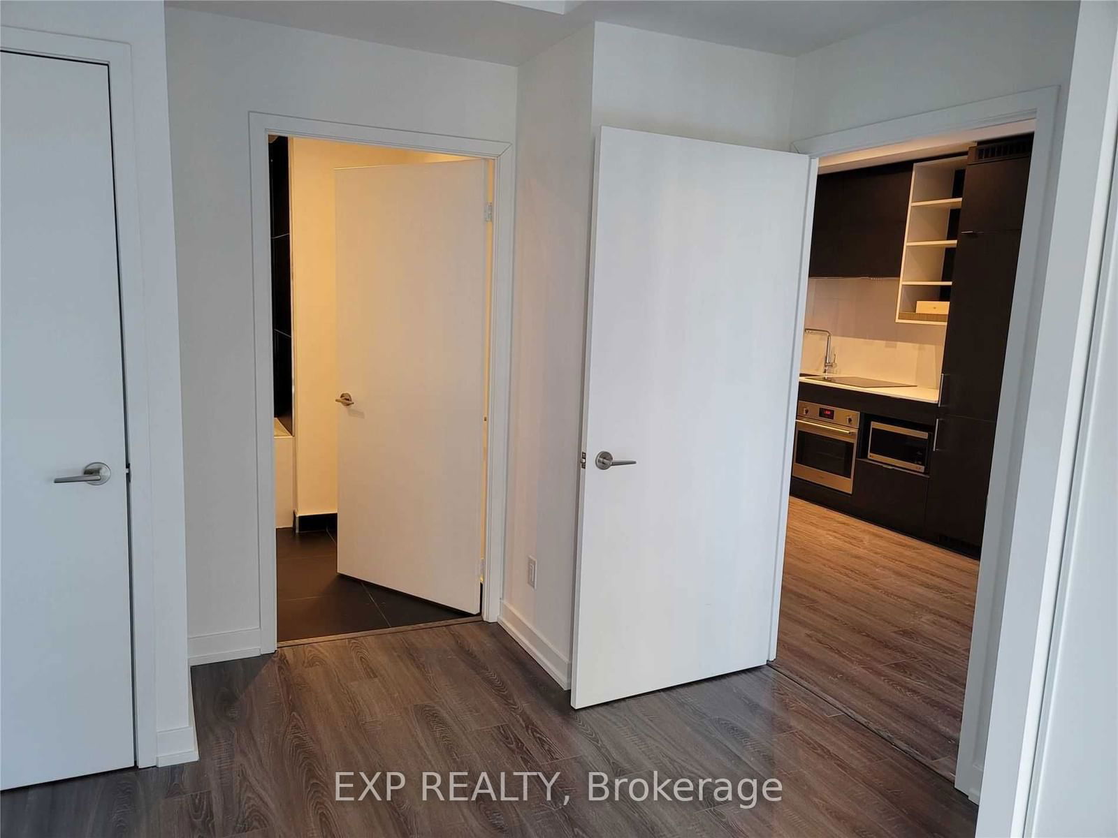 20 Edward St, unit 607 for rent