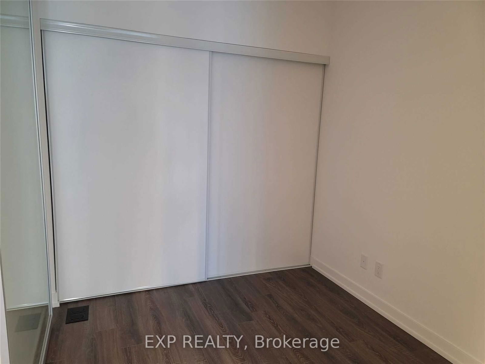 20 Edward St, unit 607 for rent