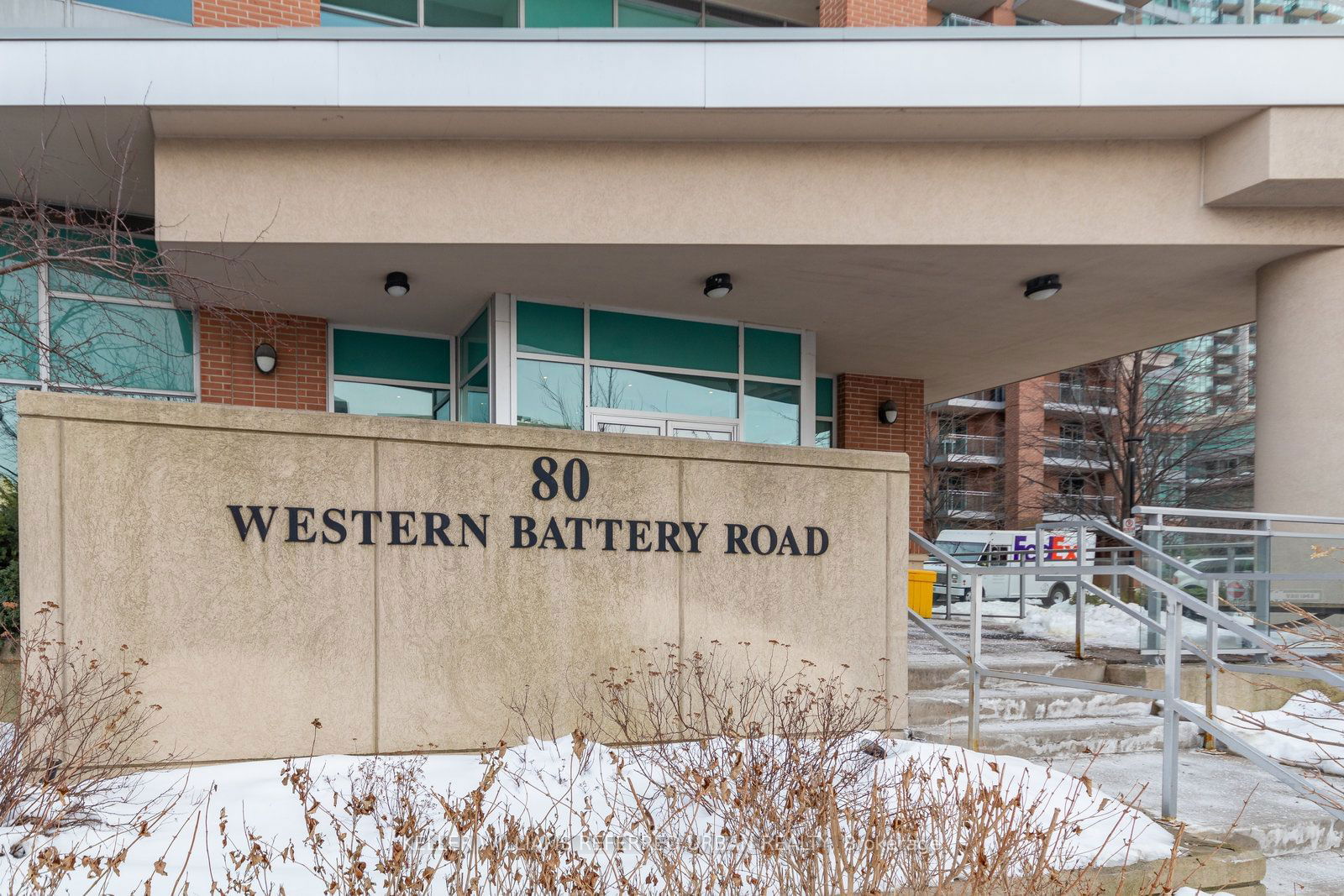 80 Western Battery Rd, unit 1207 for rent