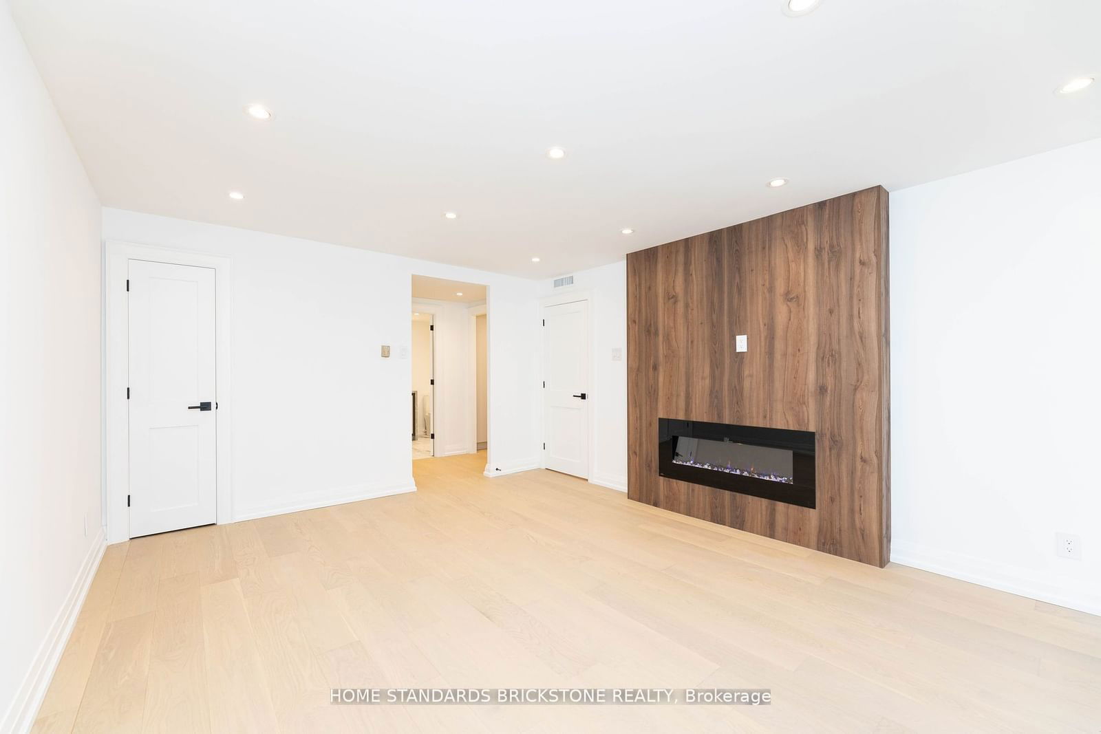 61 St Clair Ave W, unit 805 for sale