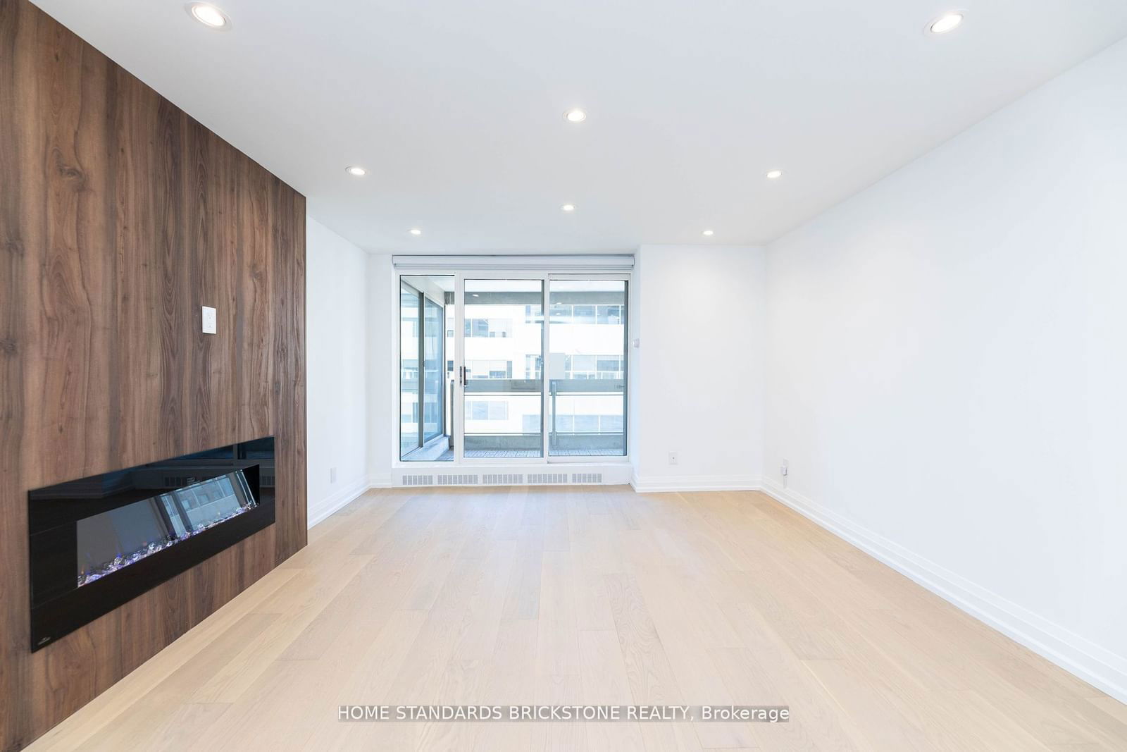 61 St Clair Ave W, unit 805 for sale