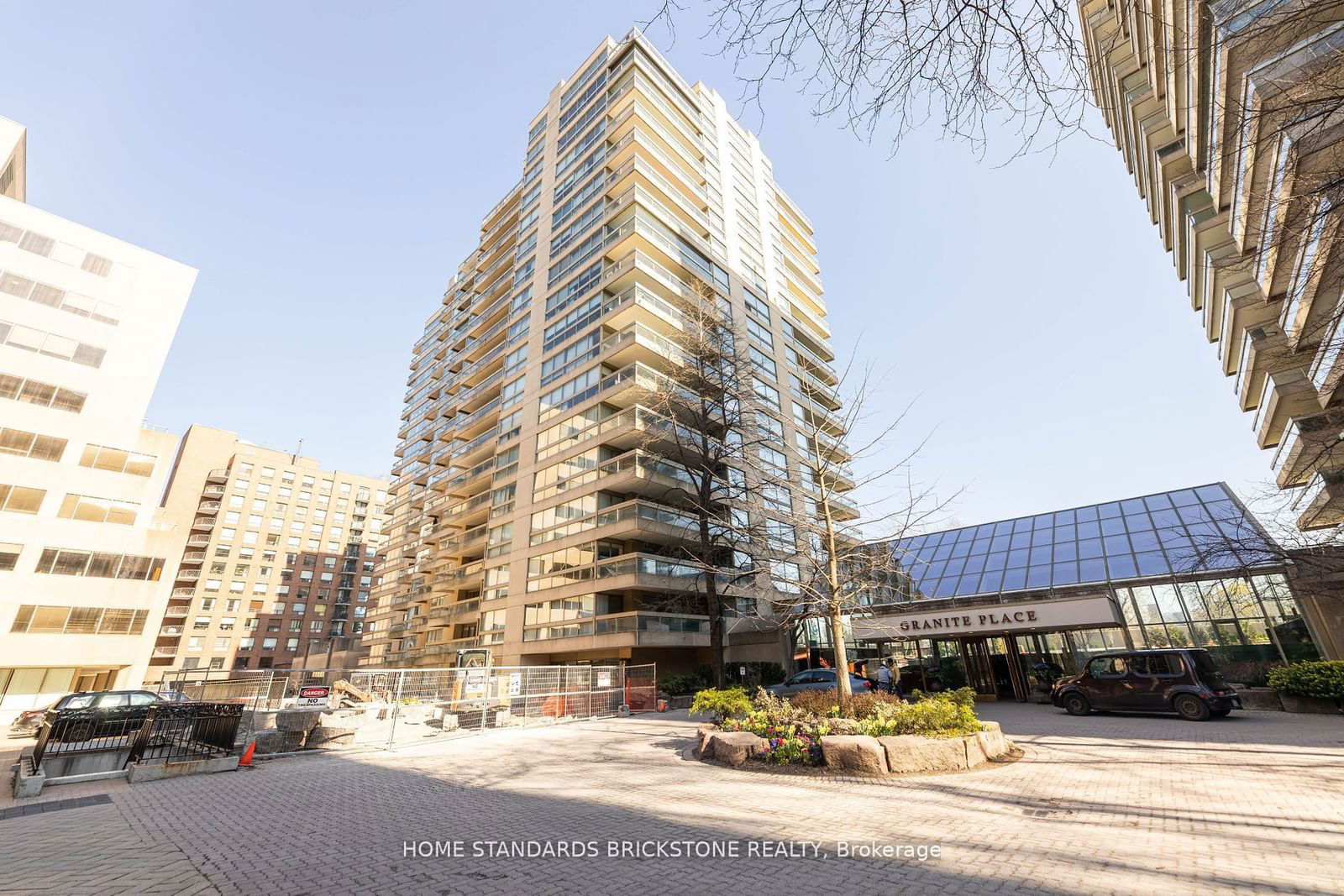 61 St Clair Ave W, unit 805 for sale