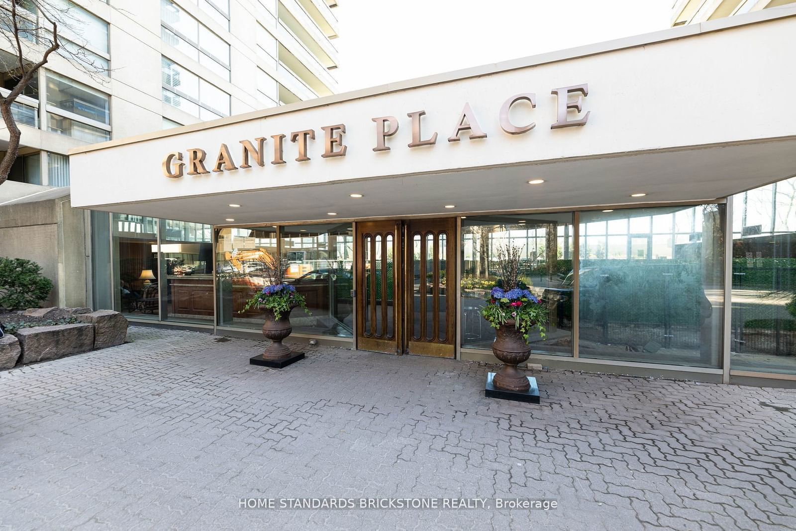 61 St Clair Ave W, unit 805 for sale