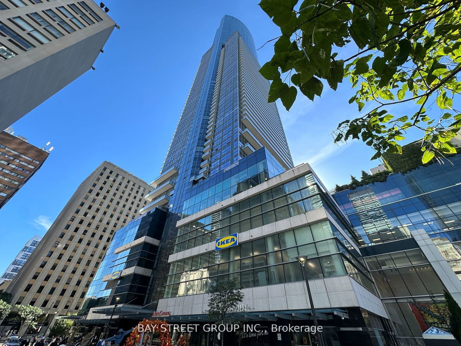 386 Yonge St, unit 720 for sale