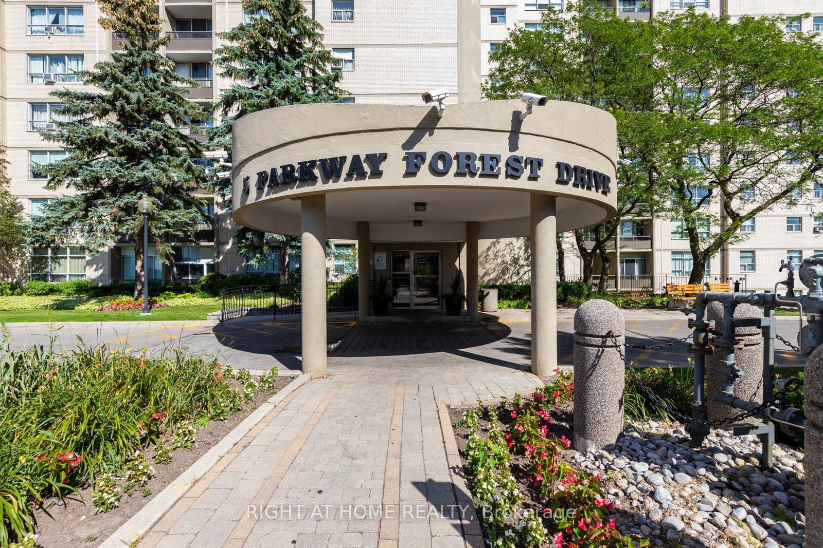 5 Parkway Forest Dr, unit 801 for sale