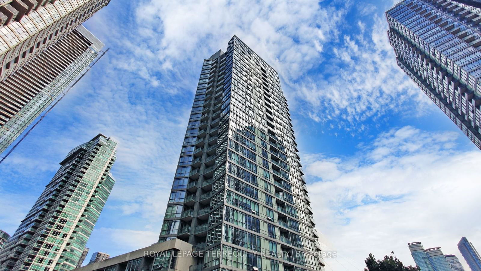 3 Navy Wharf Crt, unit 2003 for rent