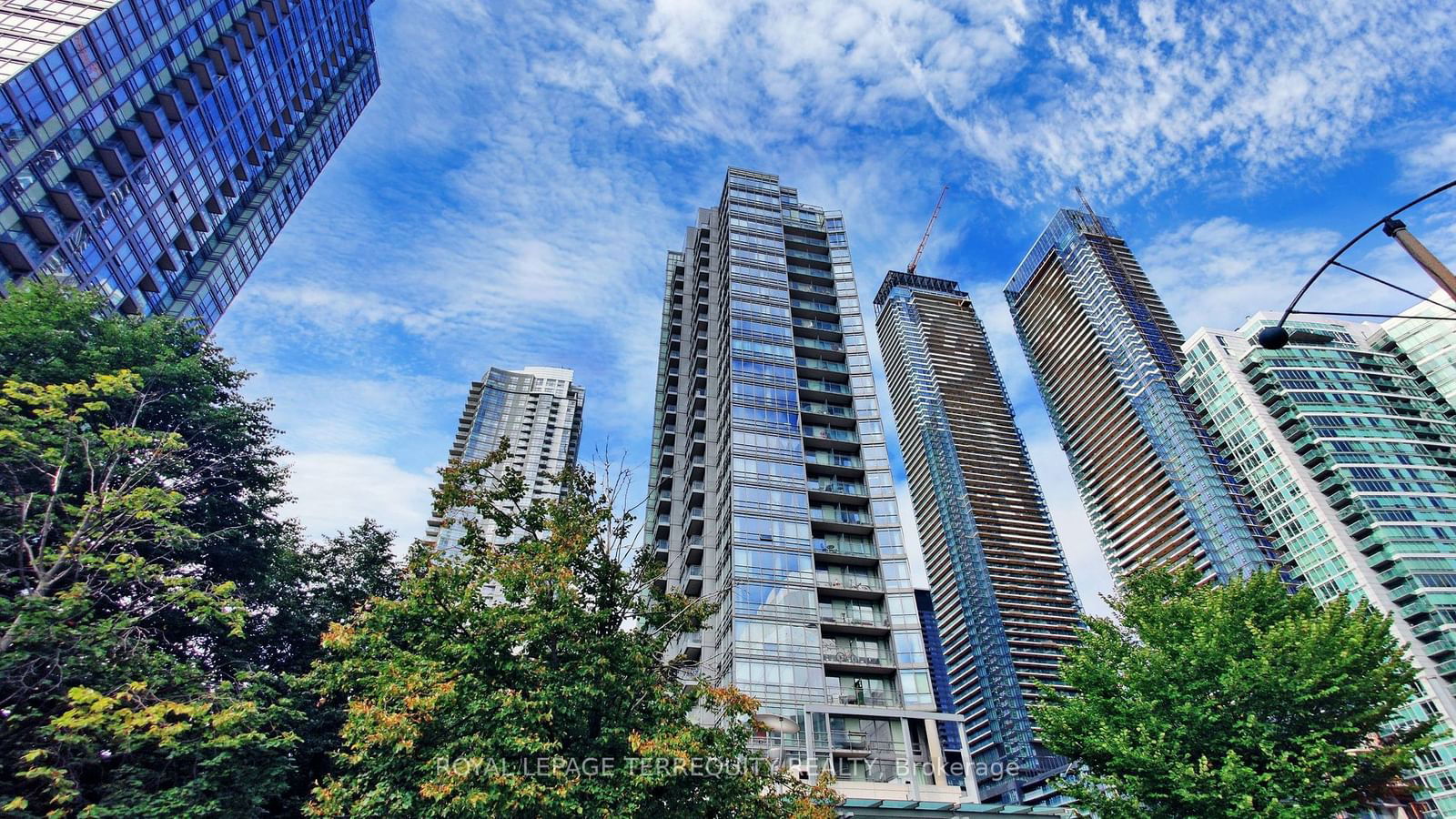 3 Navy Wharf Crt, unit 2003 for rent