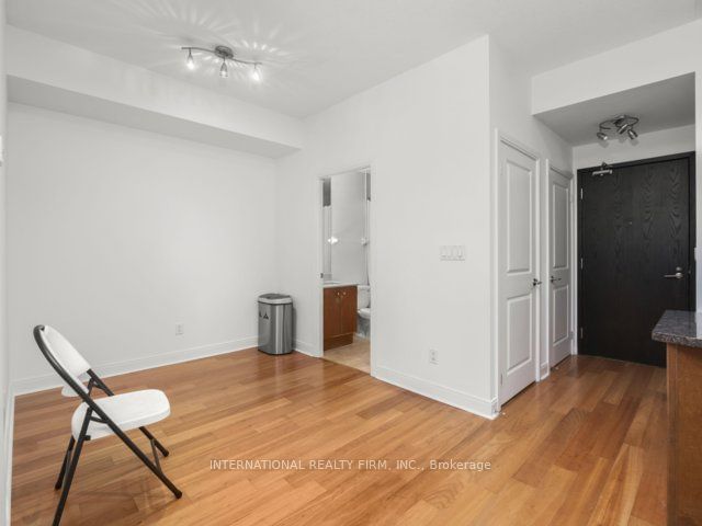 21 Scollard St, unit 101 for rent