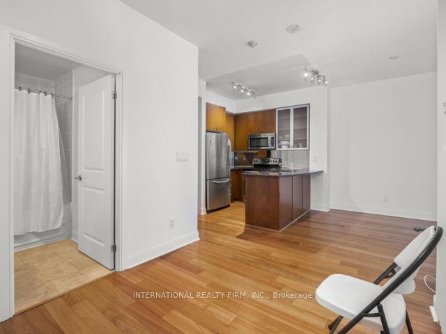 21 Scollard St, unit 101 for rent