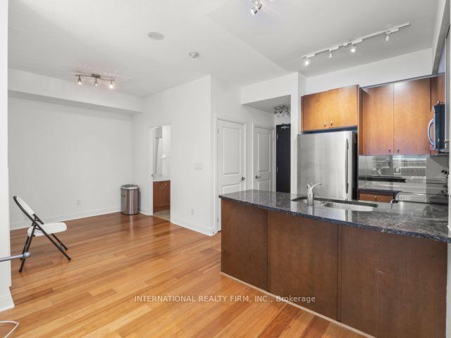 21 Scollard St, unit 101 for rent