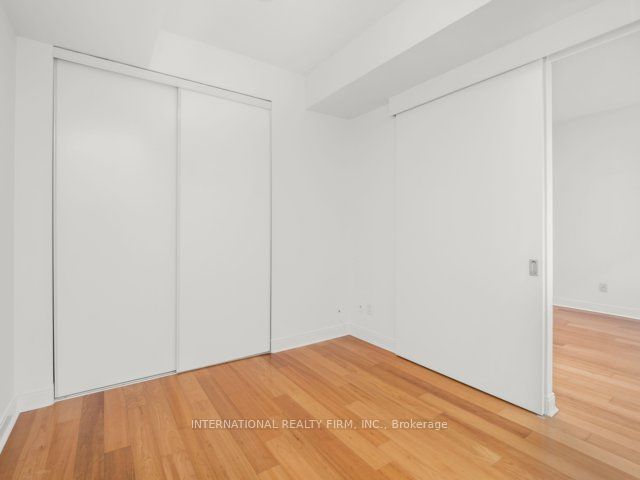 21 Scollard St, unit 101 for rent