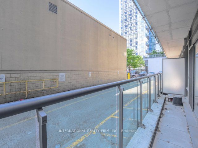 21 Scollard St, unit 101 for rent