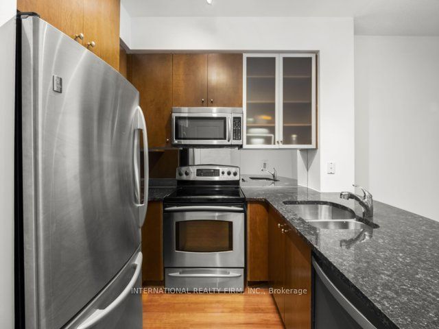 21 Scollard St, unit 101 for rent