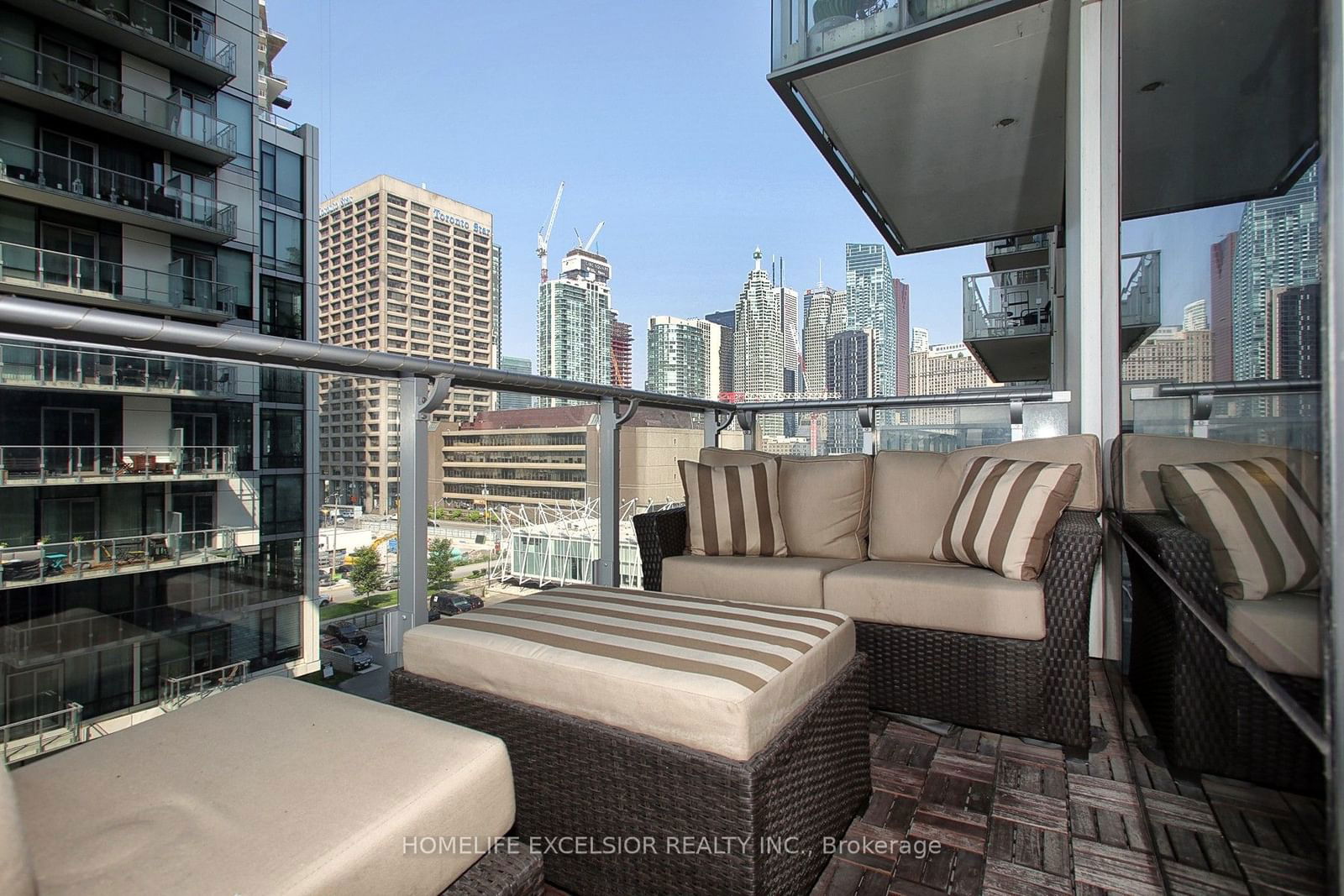 39 Queens Quay E, unit 631 for rent