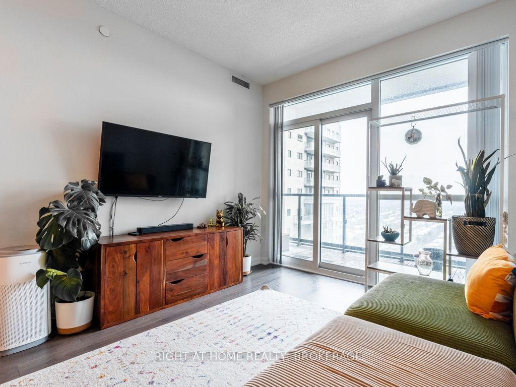 5162 Yonge St, unit LPH605 for rent