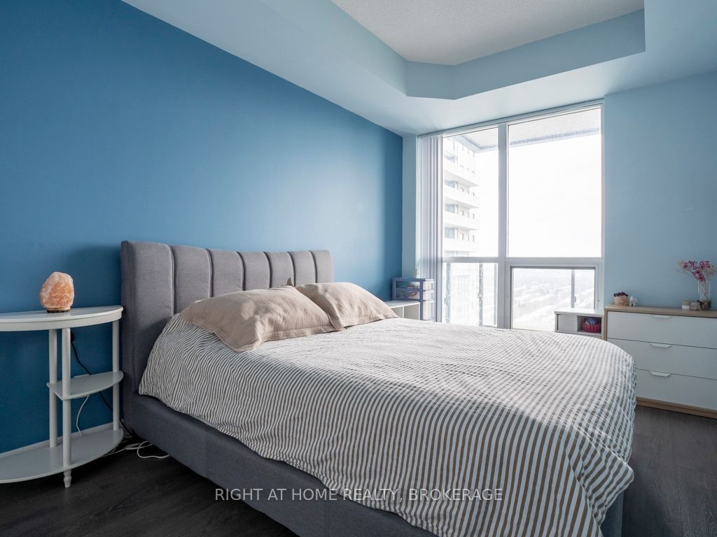 5162 Yonge St, unit LPH605 for rent