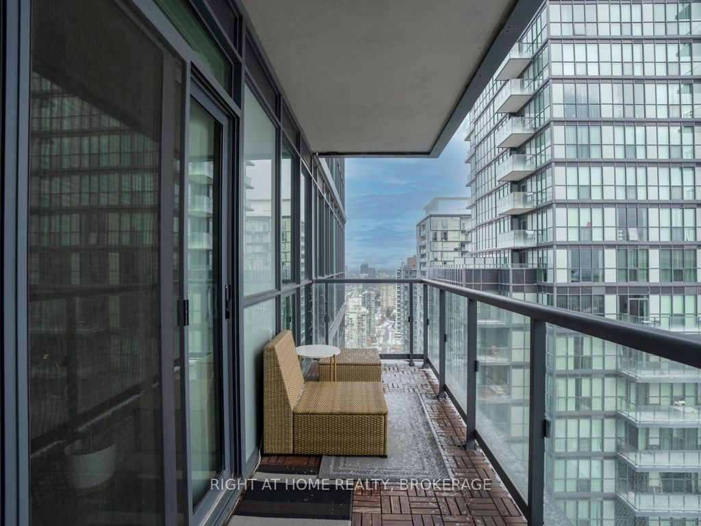 5162 Yonge St, unit LPH605 for rent