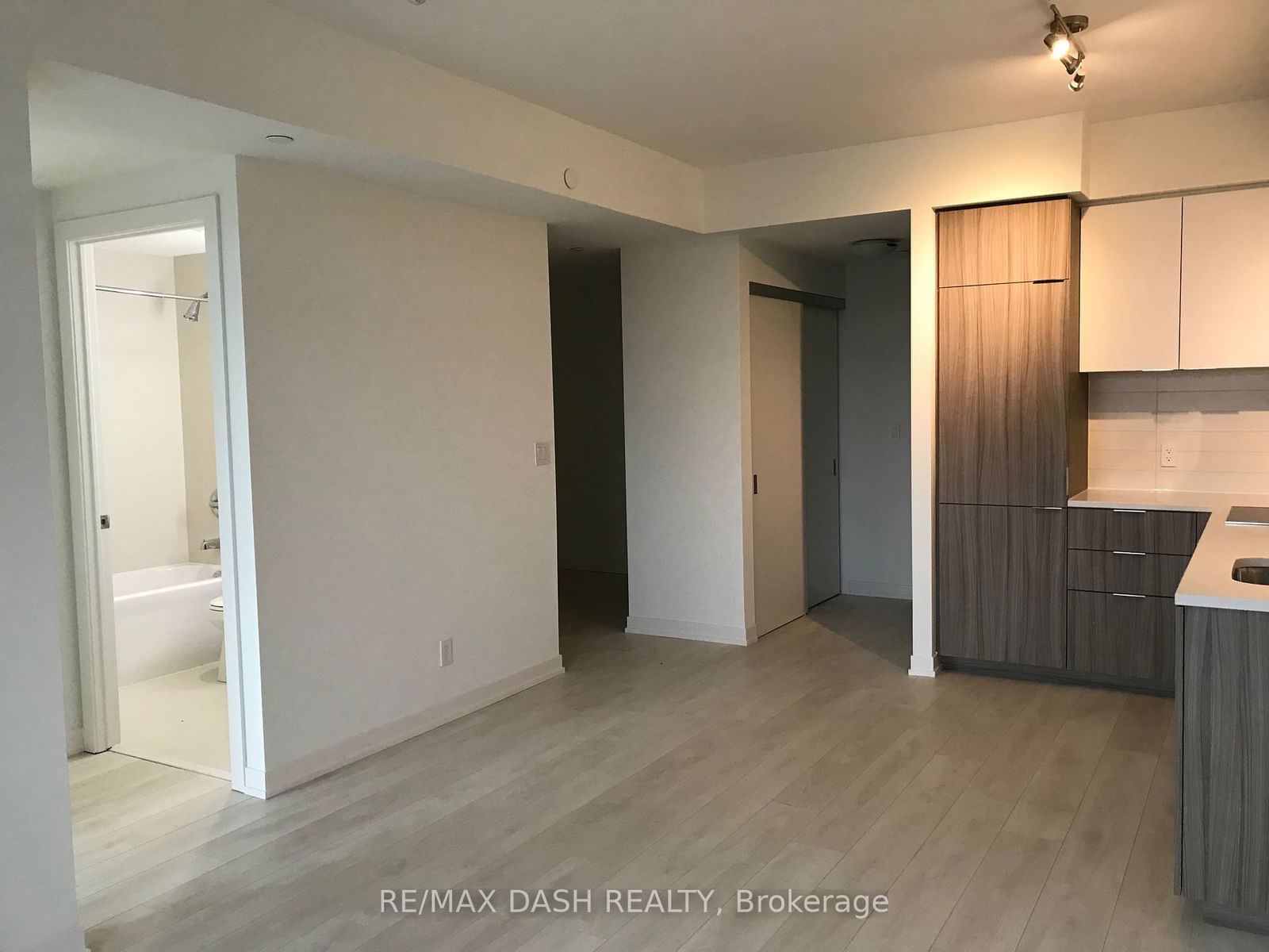 223 St Clair Ave W, unit 608 for rent