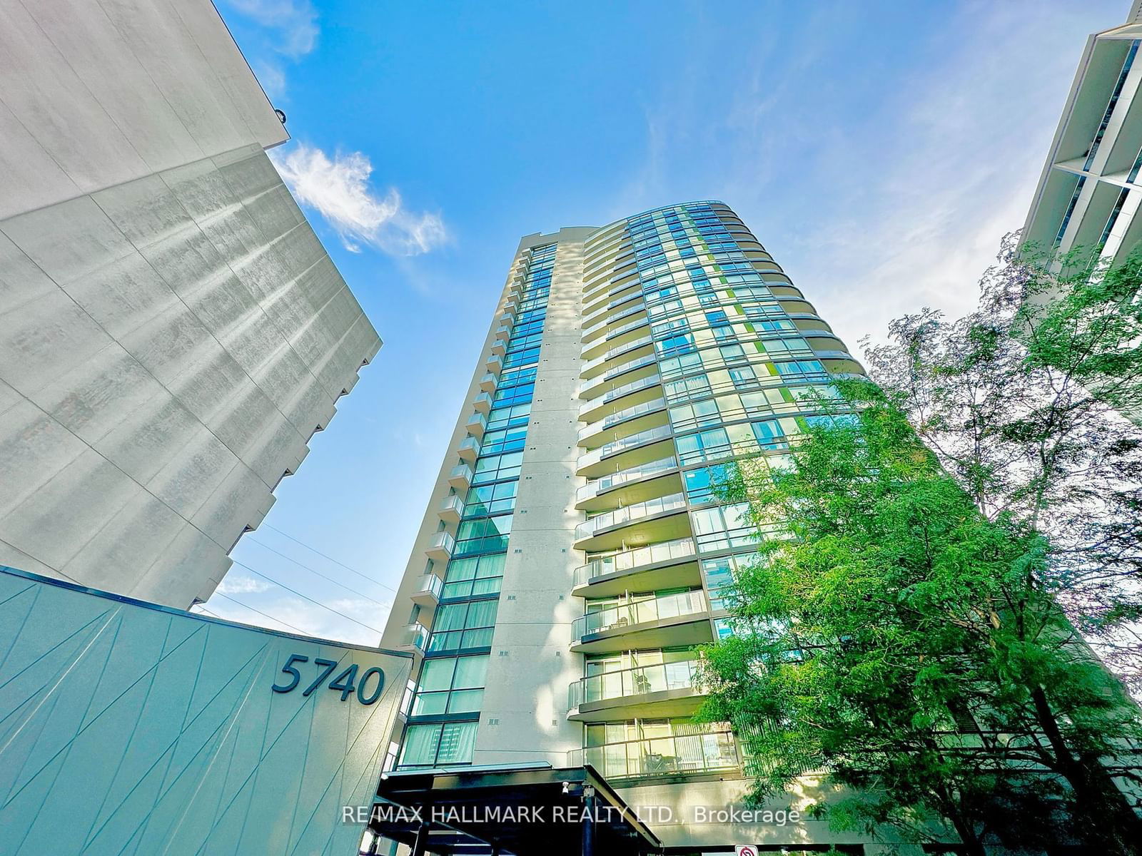 5740 Yonge St, unit 207 for sale