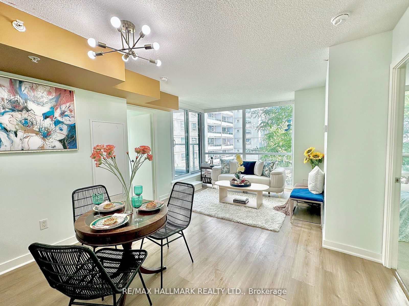 5740 Yonge St, unit 207 for sale