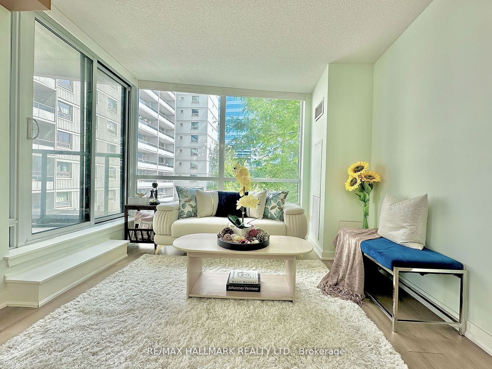 5740 Yonge St, unit 207 for sale