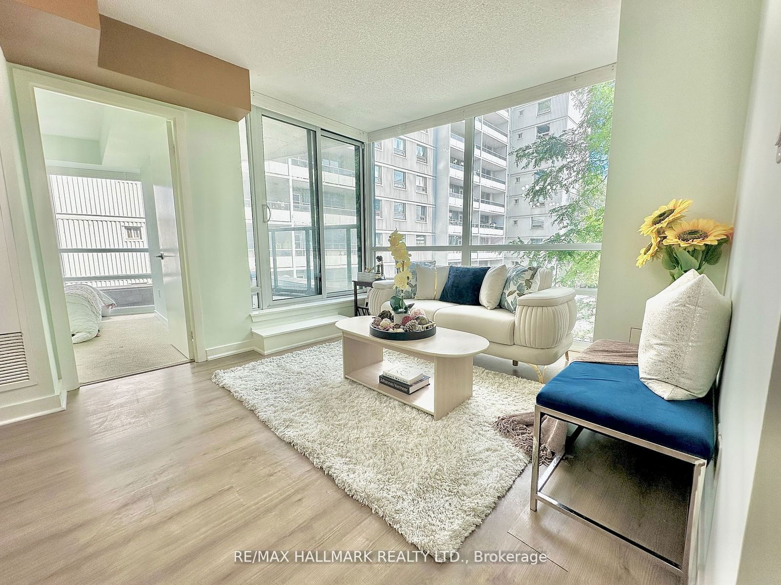 5740 Yonge St, unit 207 for sale