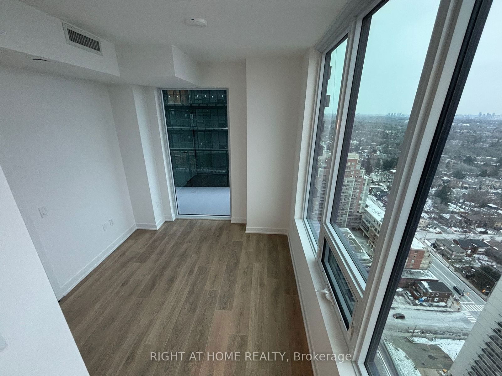 127 Broadway Ave, unit 2809 for rent