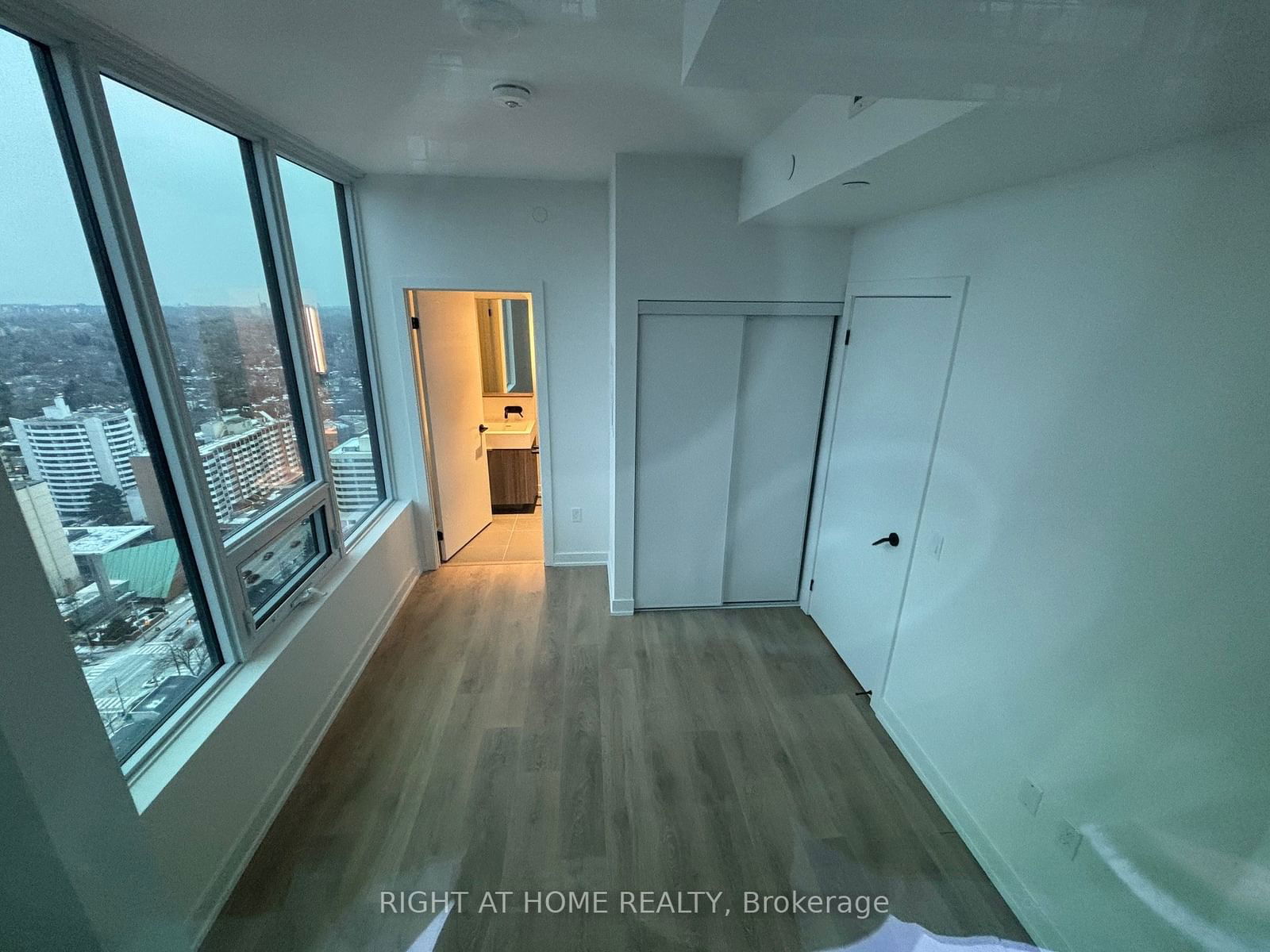 127 Broadway Ave, unit 2809 for rent