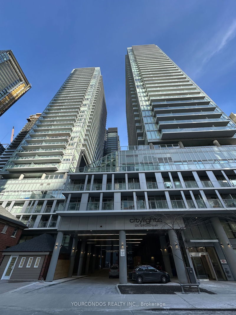 195 REDPATH Ave, unit 813 for rent