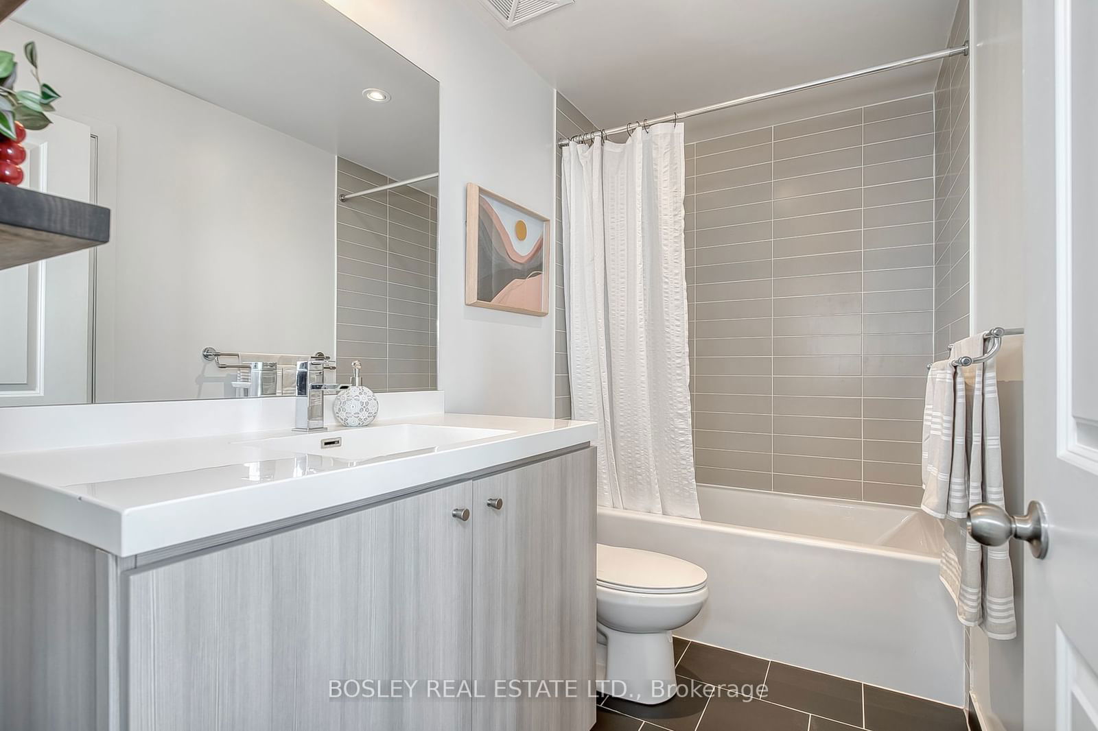 105 George St, unit 1904 for sale