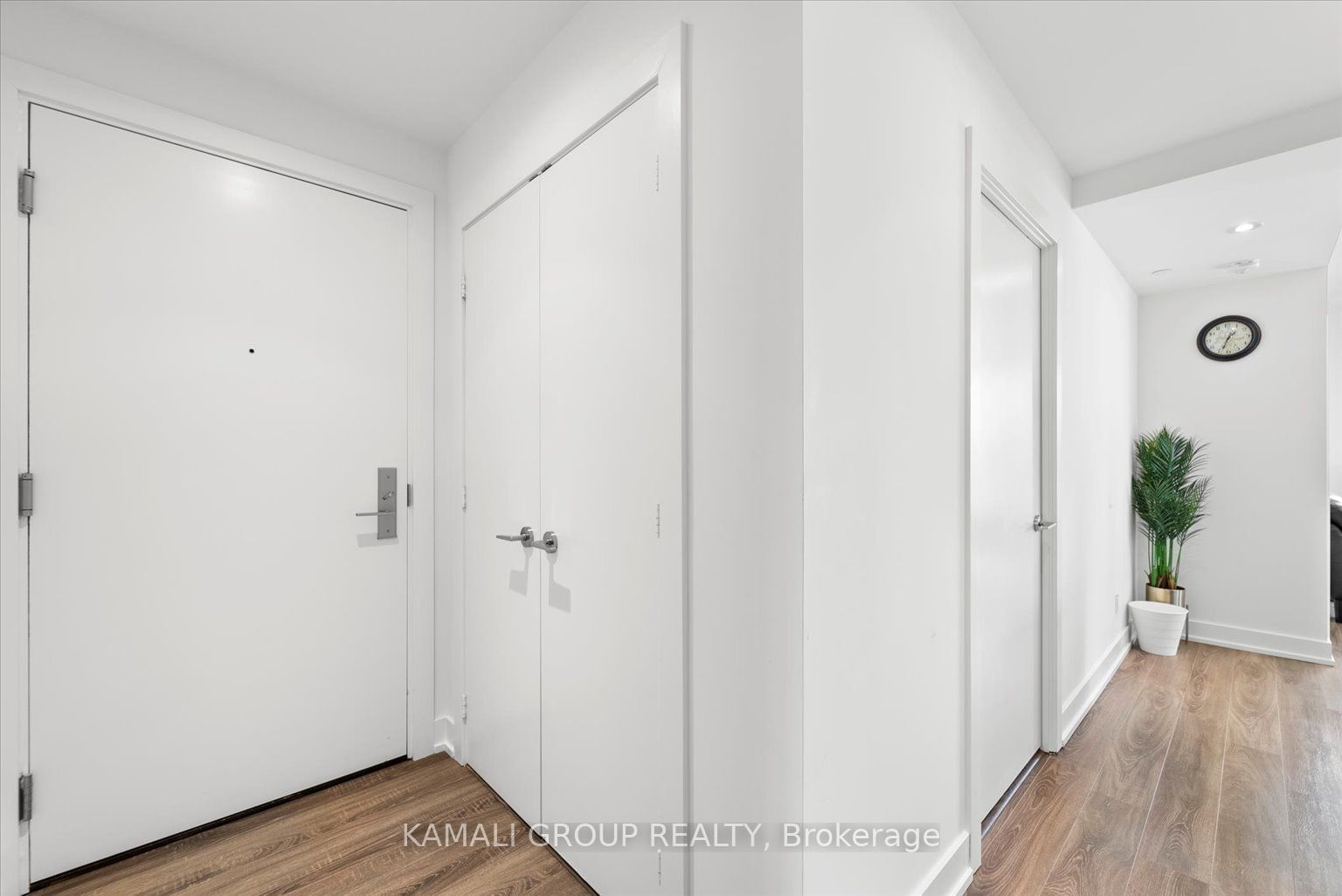 20 Edward St, unit 904 for sale