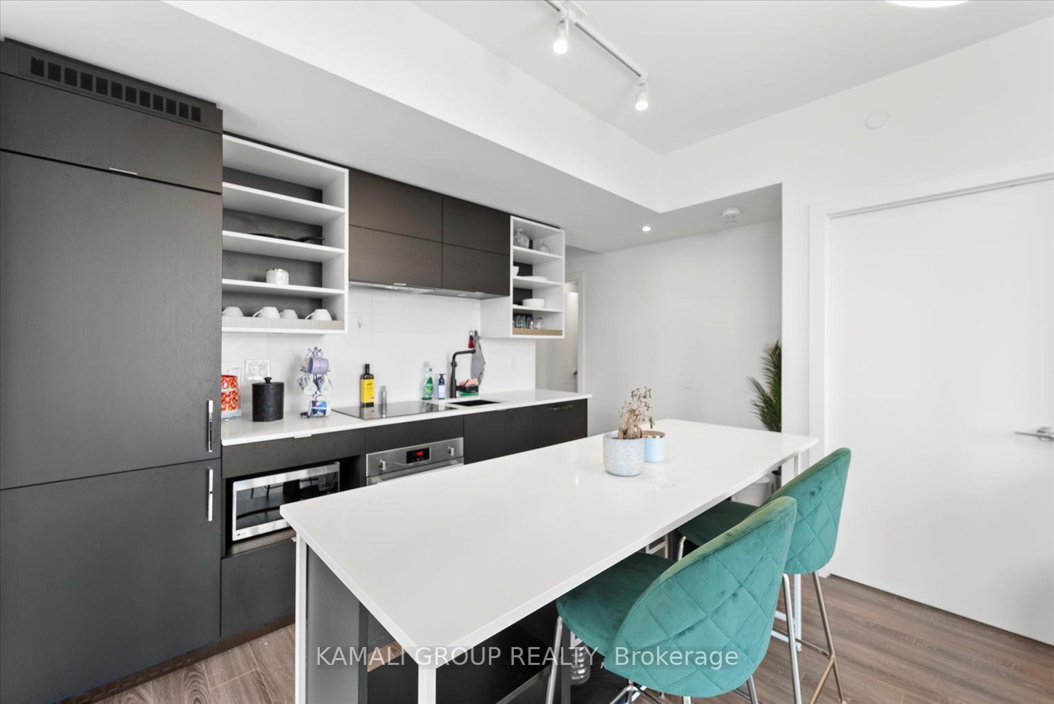 20 Edward St, unit 904 for sale