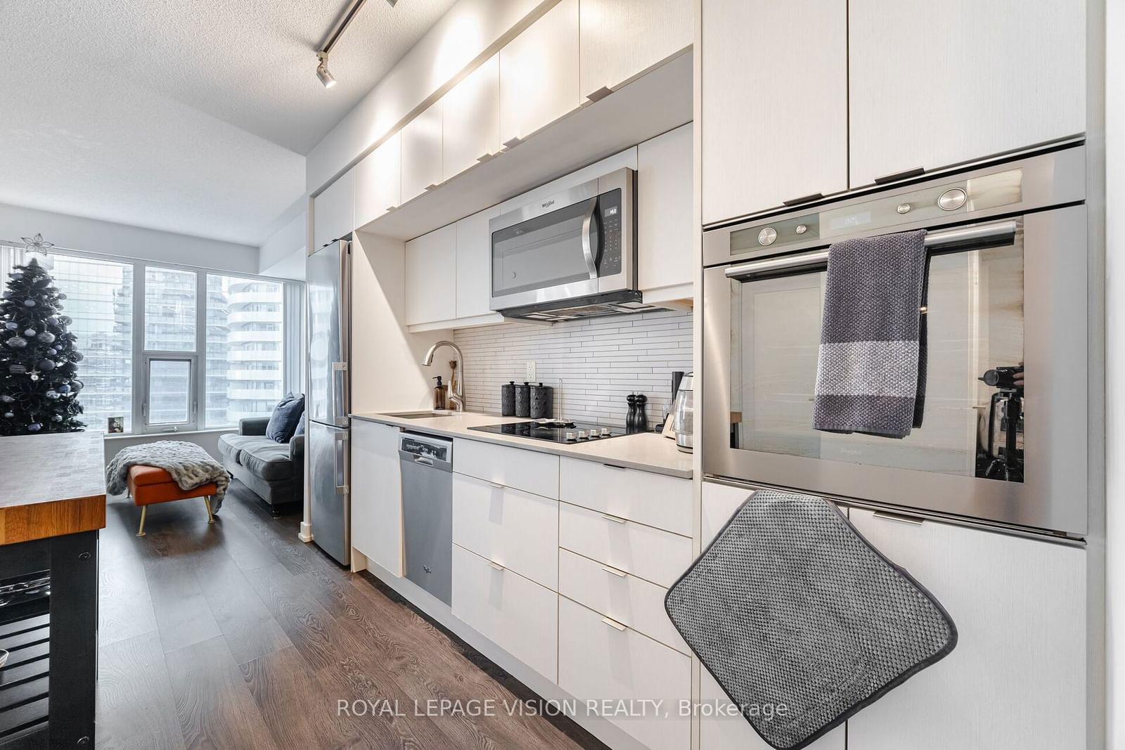 10 York St, unit 2401 for sale