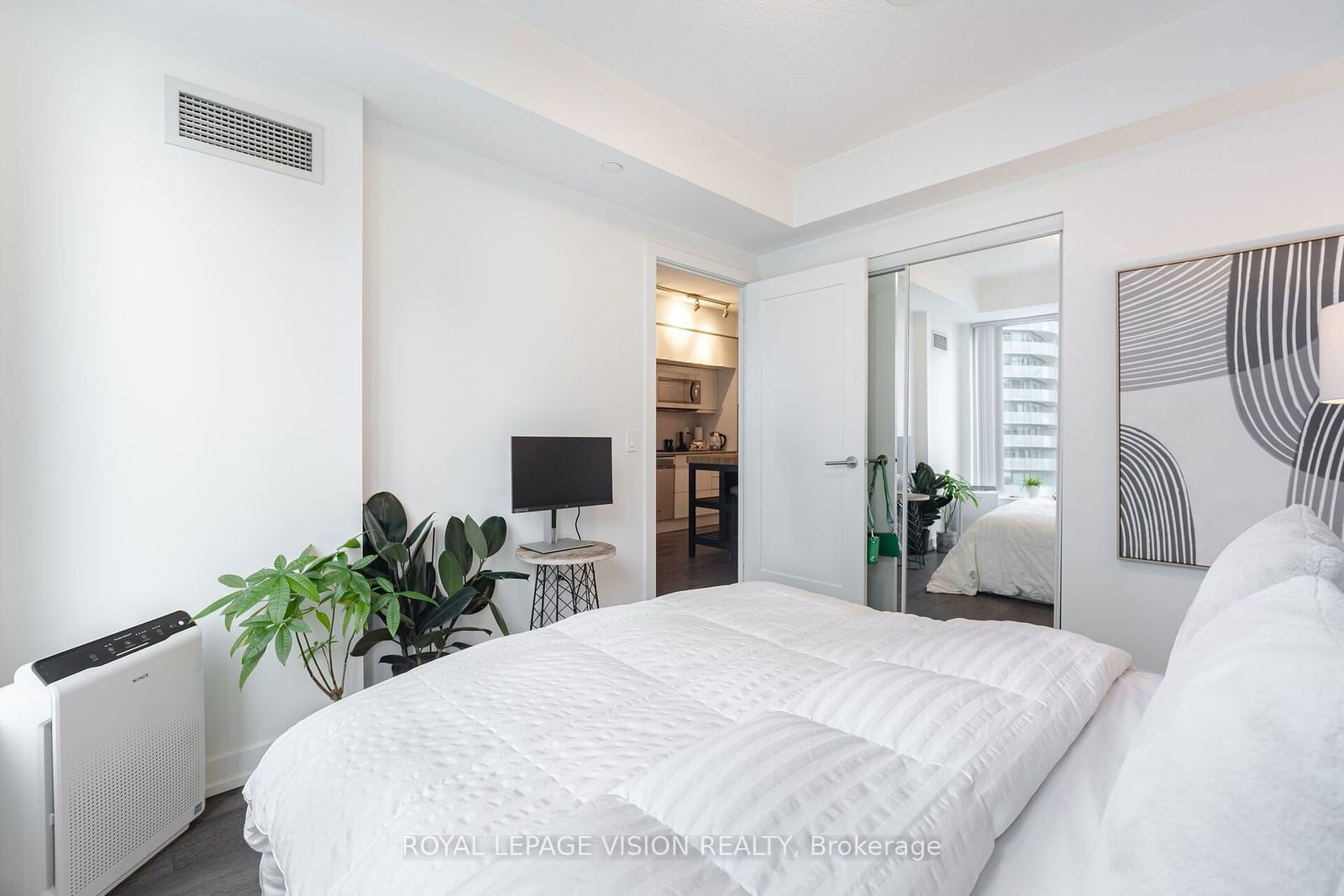 10 York St, unit 2401 for sale