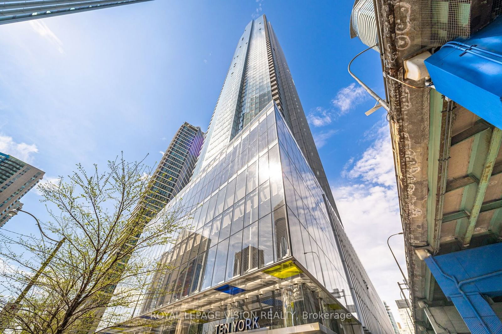 10 York St, unit 2401 for sale