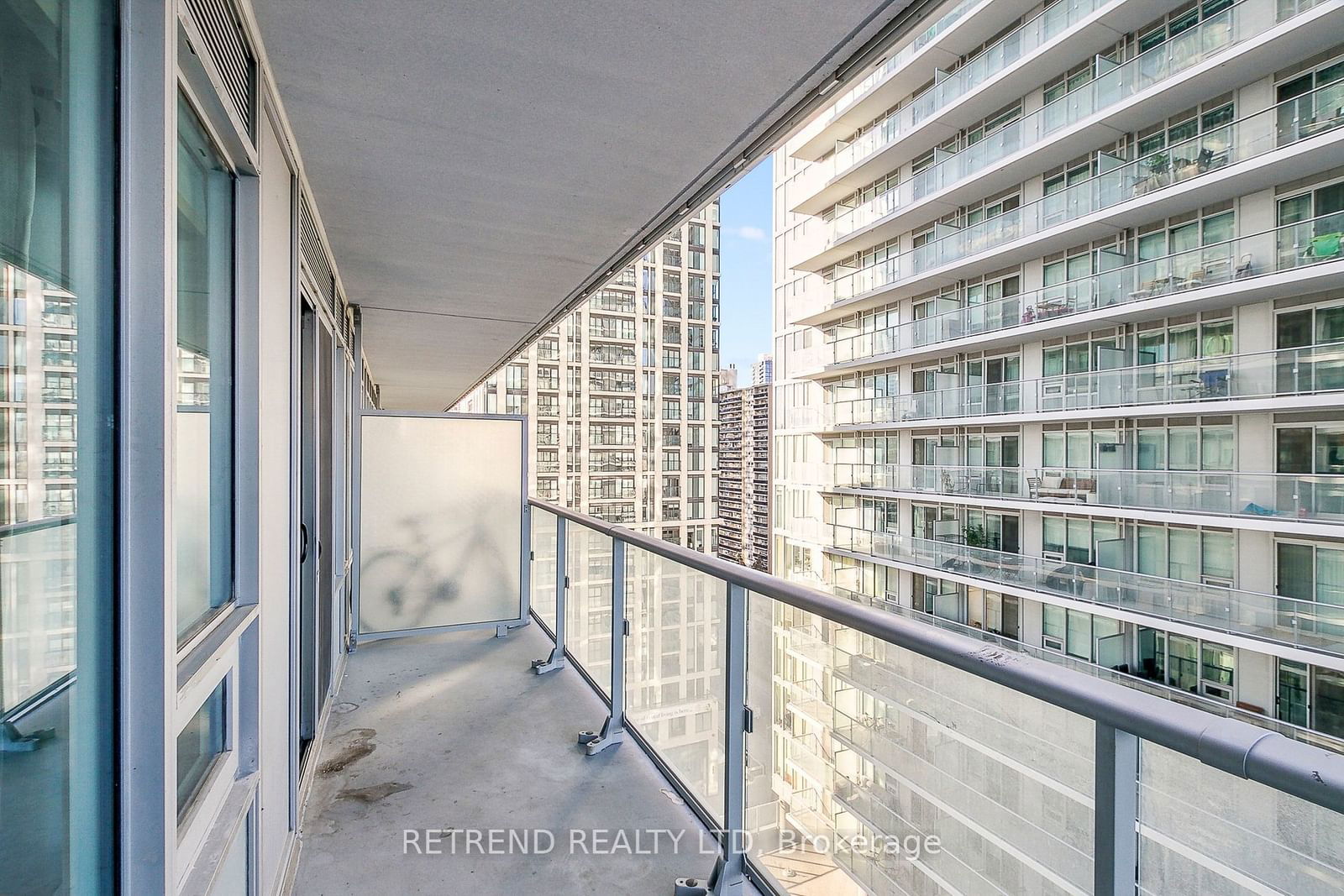 195 Redpath Ave, unit 1402 for rent