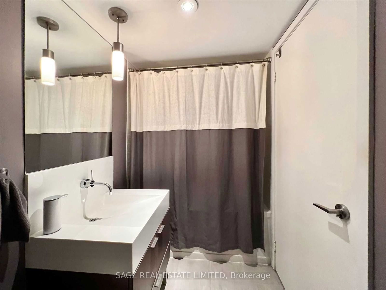 110 Charles St E, unit 510 for rent