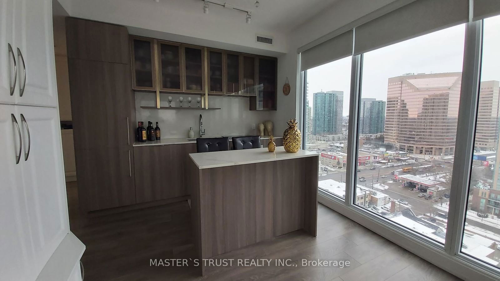 15 Holmes Ave, unit 1508 for sale