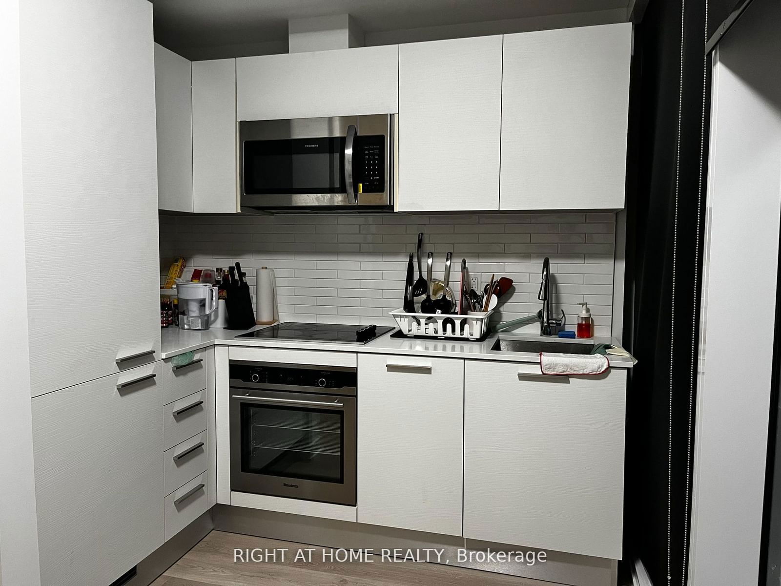 3 Gloucester St, unit 2508 for rent