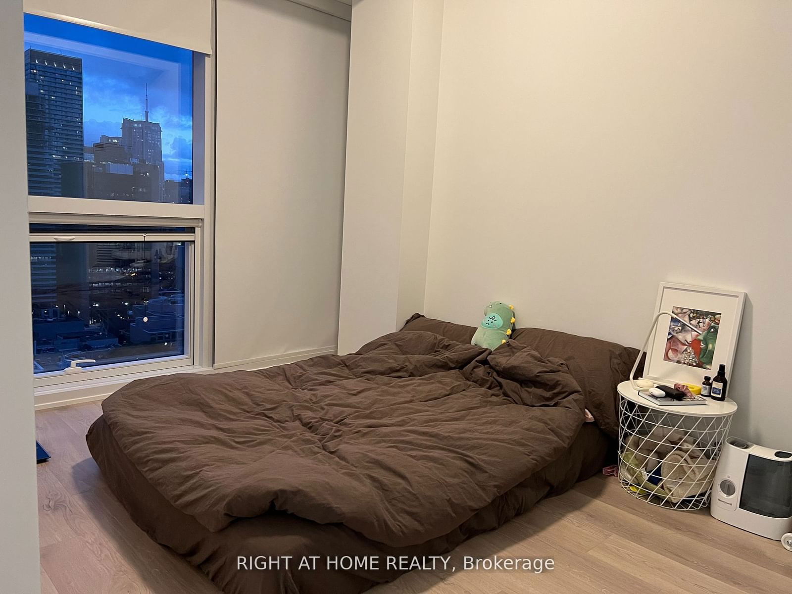 3 Gloucester St, unit 2508 for rent