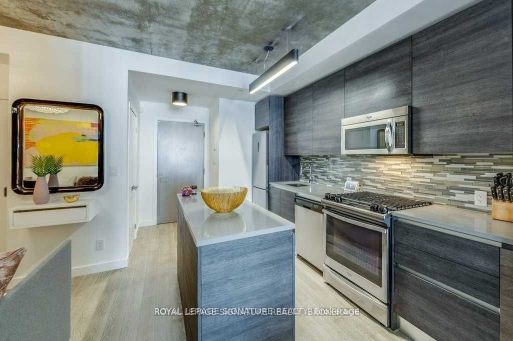 111 Bathurst St, unit 613 for rent