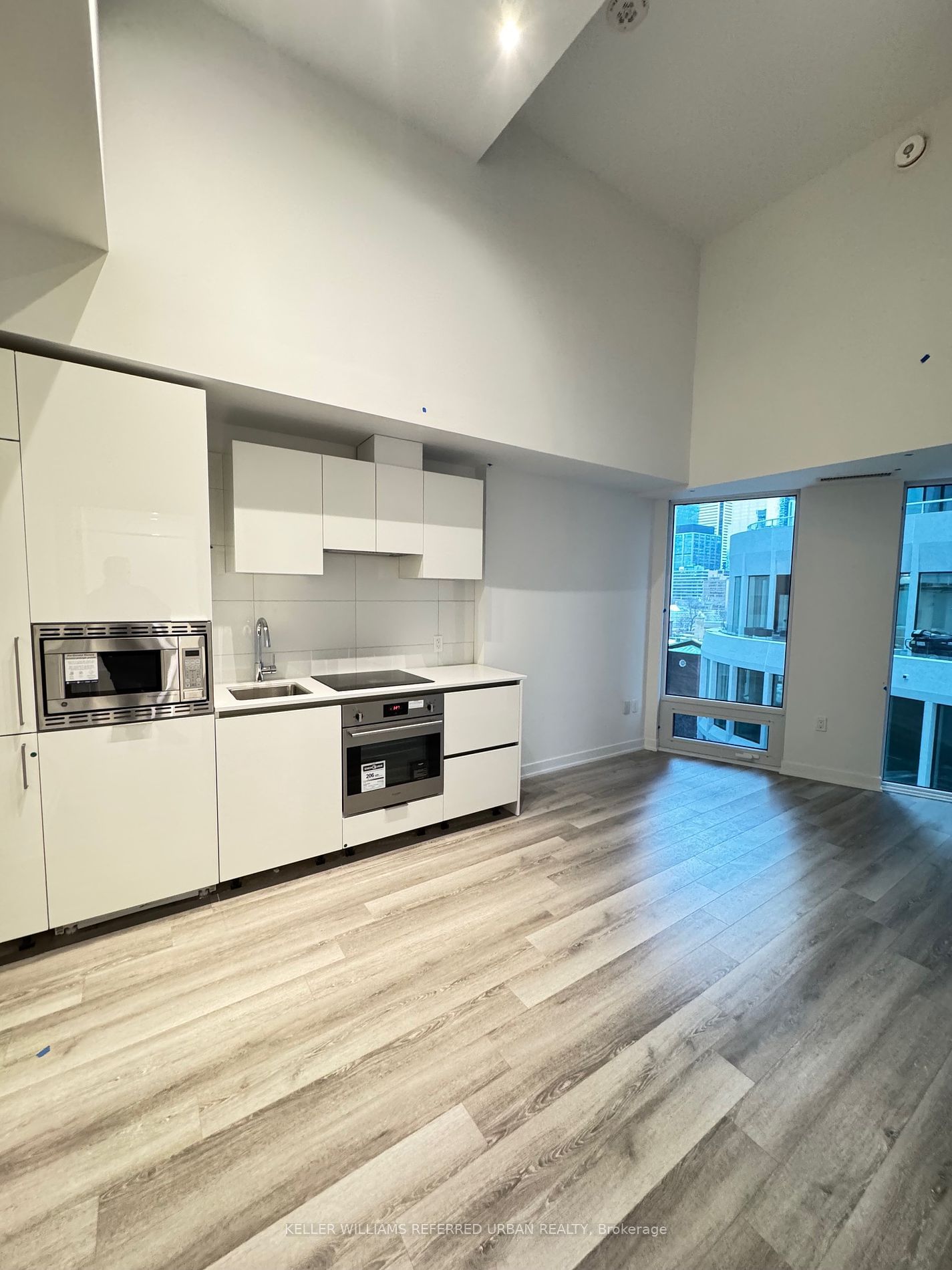 234 Simcoe St, unit 605 for rent