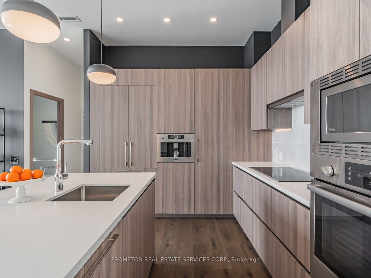 17 Bathurst St, unit PH03 for sale